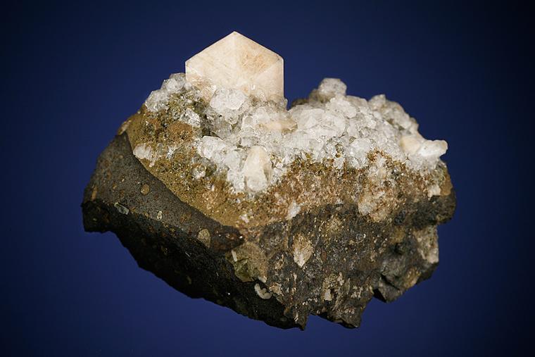GMELINITE on ANALCIME